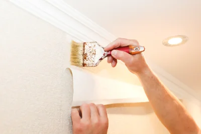 Pose de papier peint à Liebsdorf — revêtements muraux et toiles de verre
